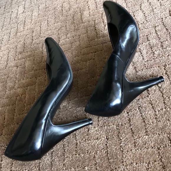 Black Pumps Size 8W (wide) - Picture 3 of 5